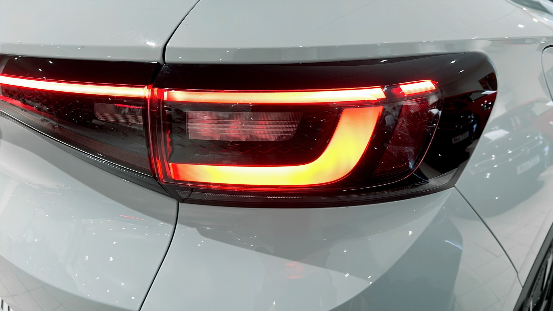 Volkswagen ID.4 FZJ01U