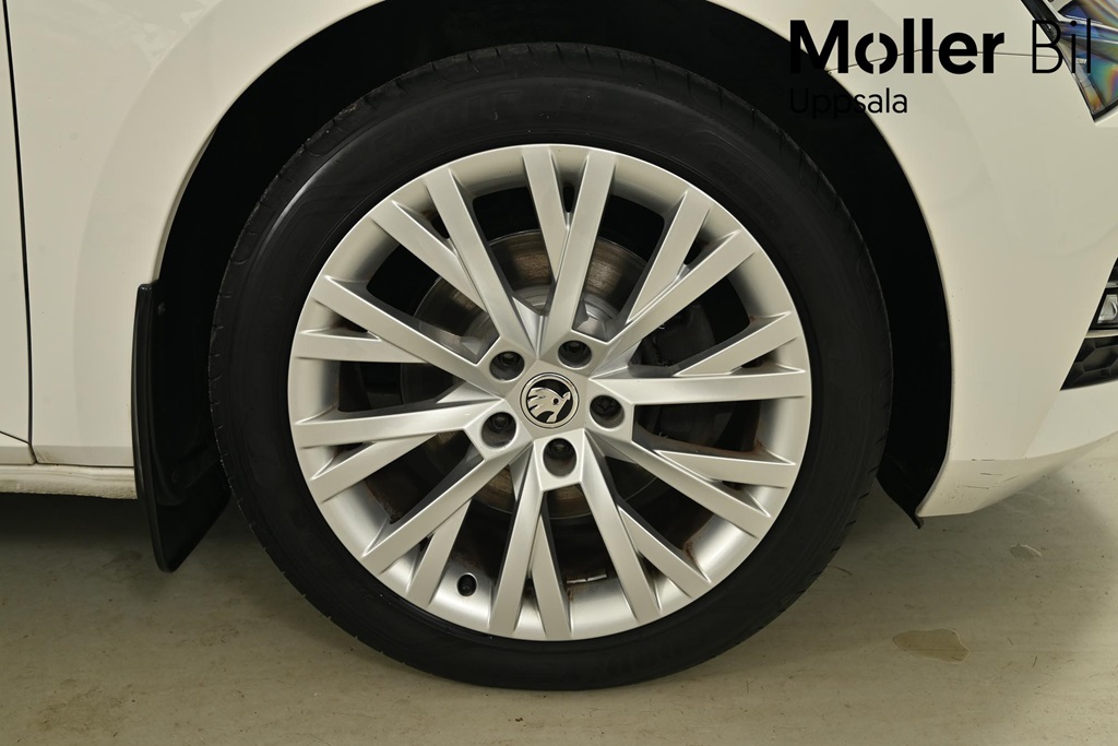 Skoda Superb Combi GAC48T