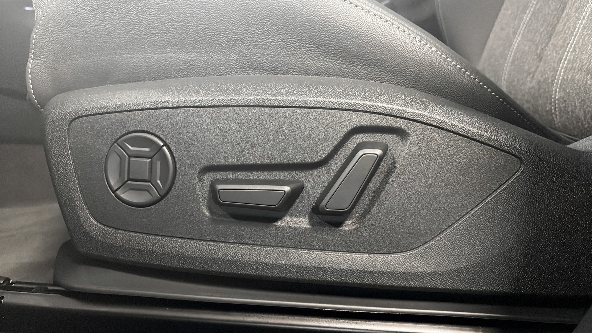 Audi Q6 e-tron GBU84P