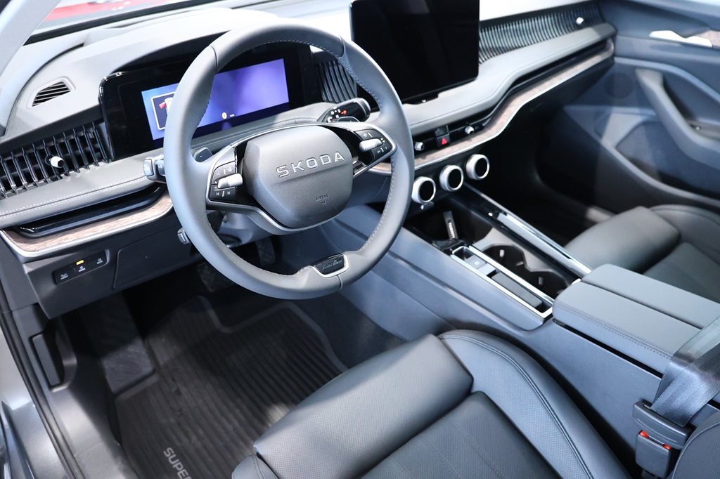 Skoda Superb Combi GCU30F