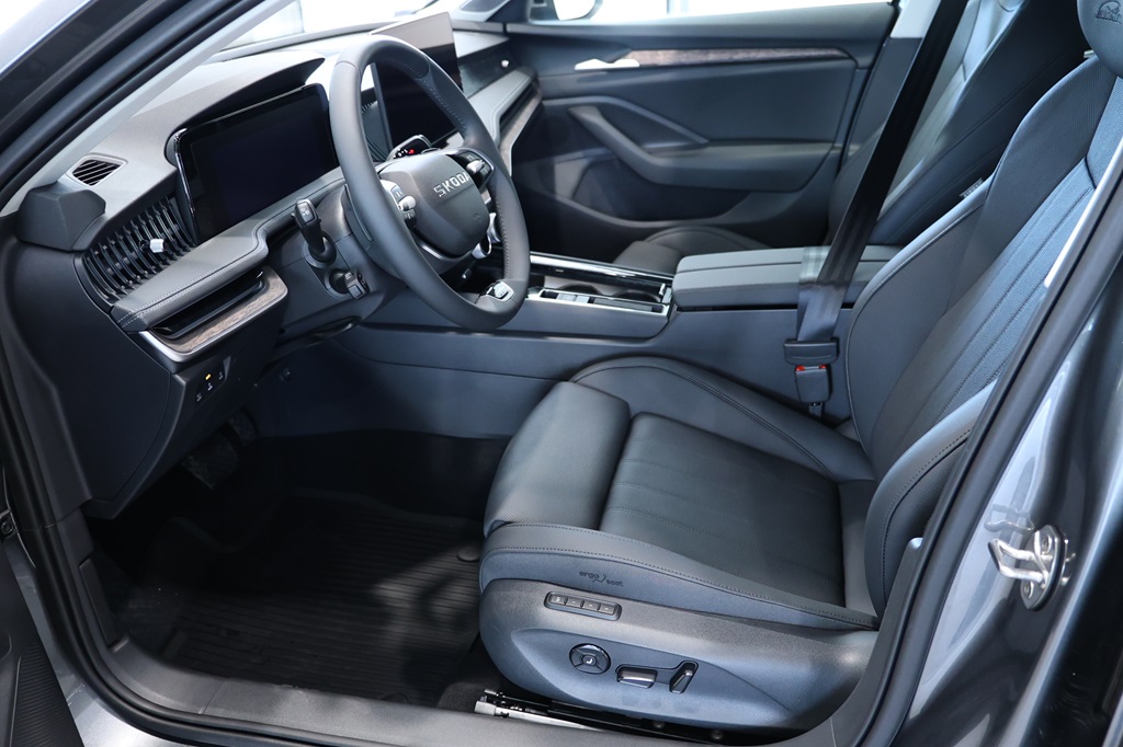 Skoda Superb Combi GCU30F