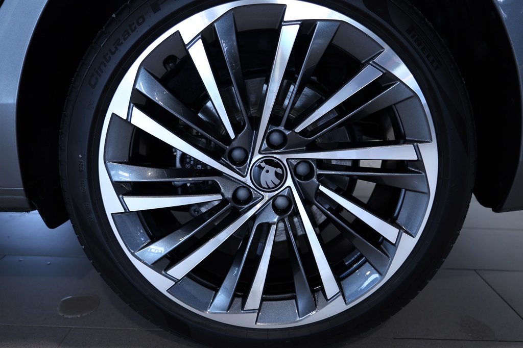 Skoda Superb Combi GCU30F