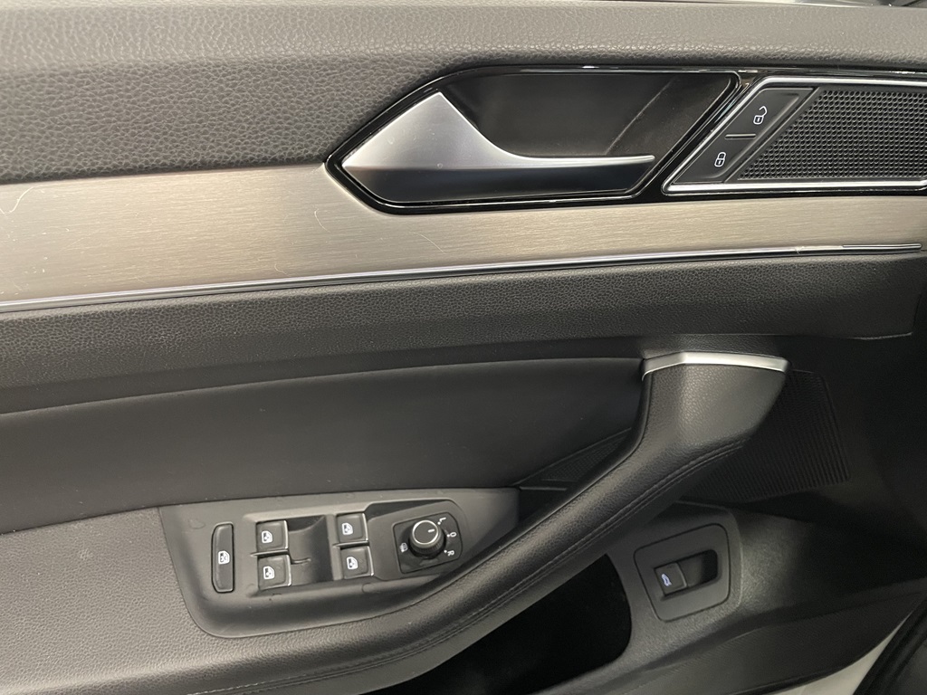 Volkswagen Passat GDK89H