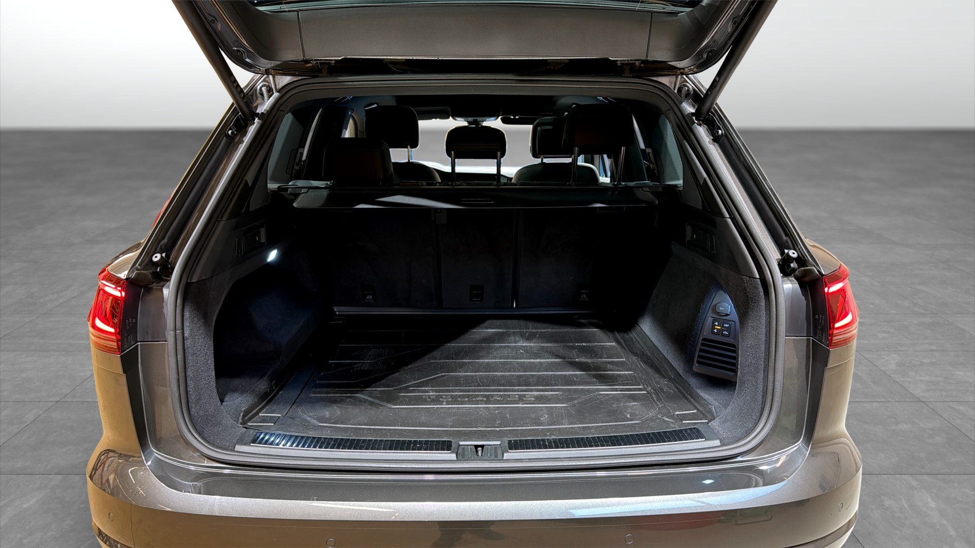 Volkswagen Touareg GFG31M