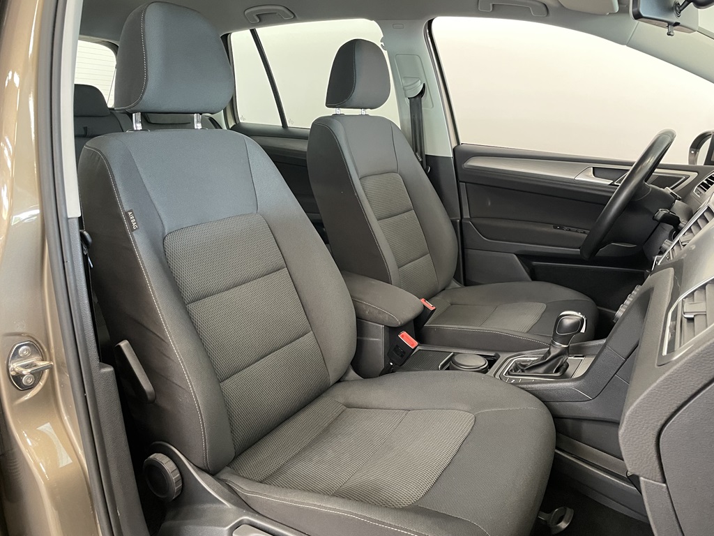Volkswagen Golf Sportsvan GHC573