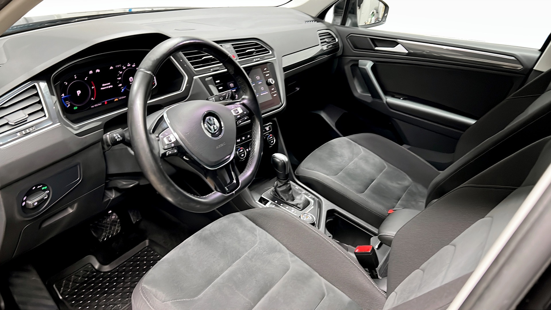 Volkswagen Tiguan GJH27K