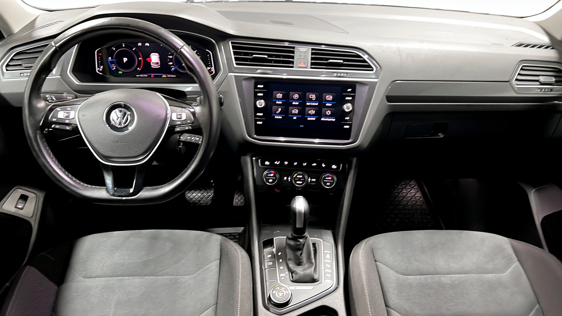Volkswagen Tiguan GJH27K