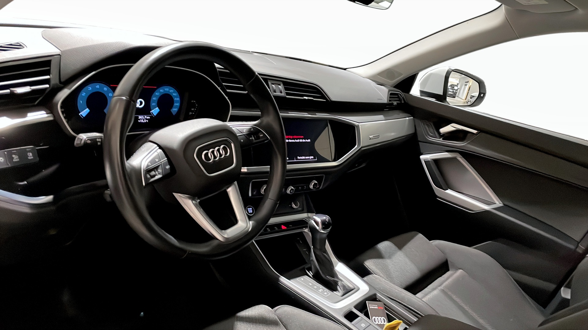 Audi Q3 GJK66Y
