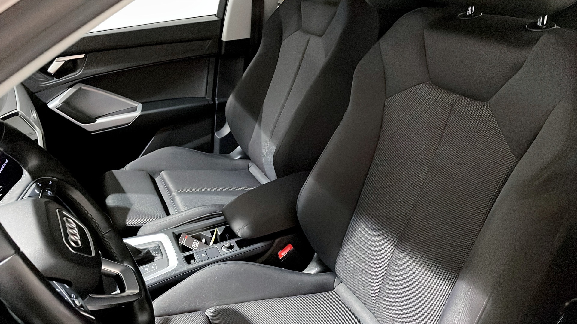 Audi Q3 GJK66Y