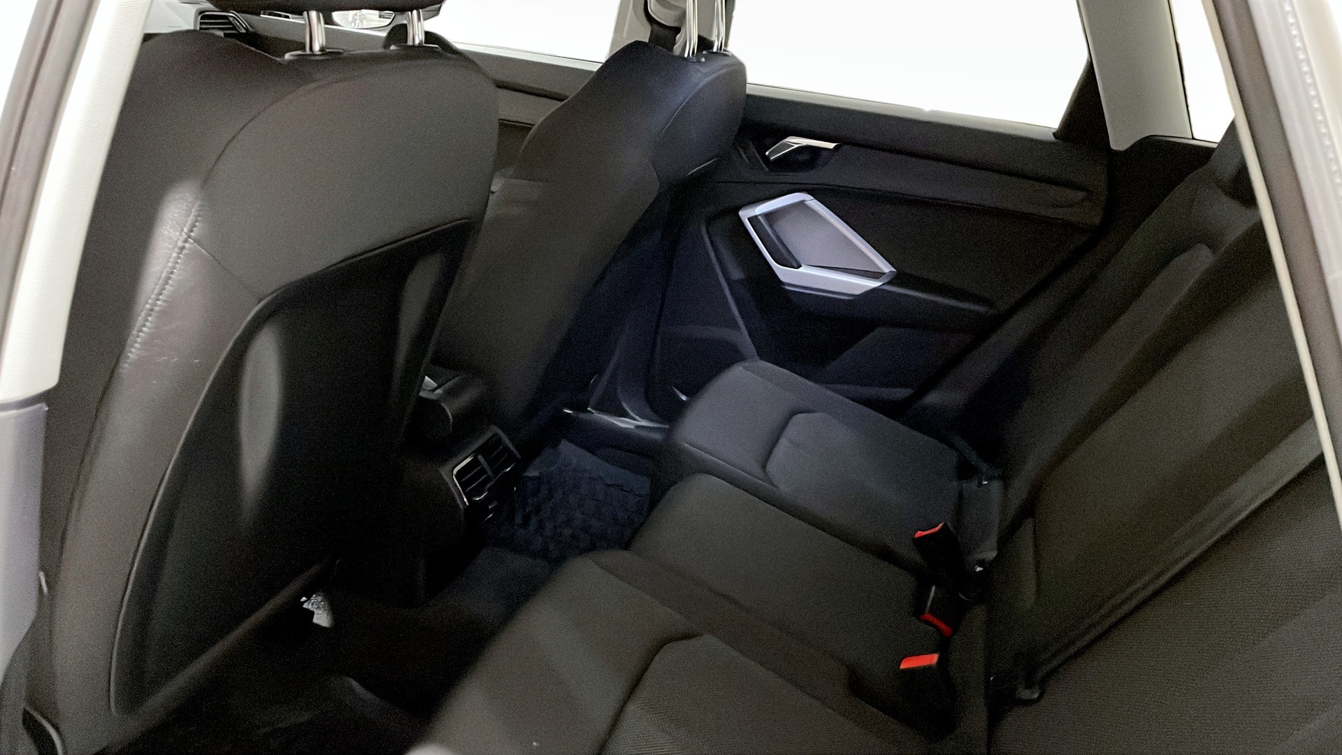 Audi Q3 GJK66Y