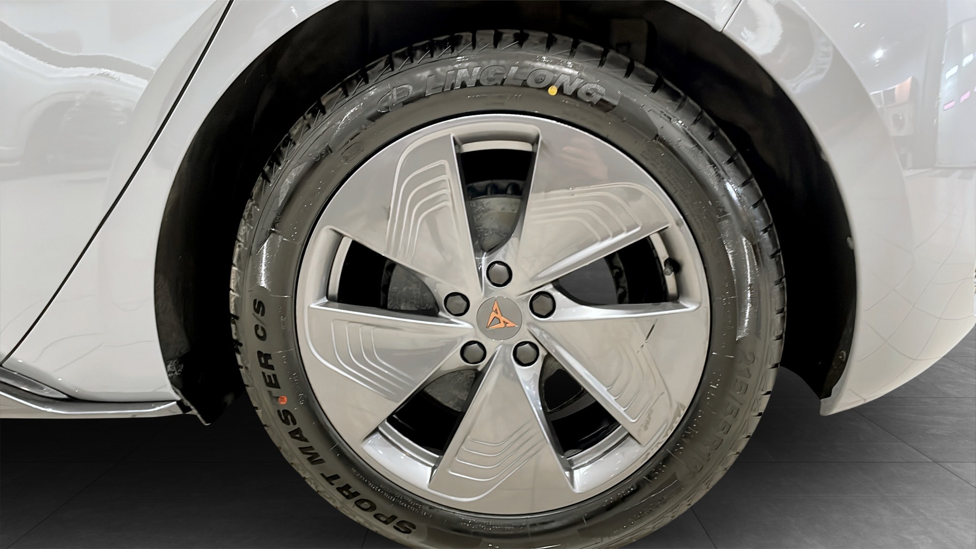 CUPRA Born GKN29H