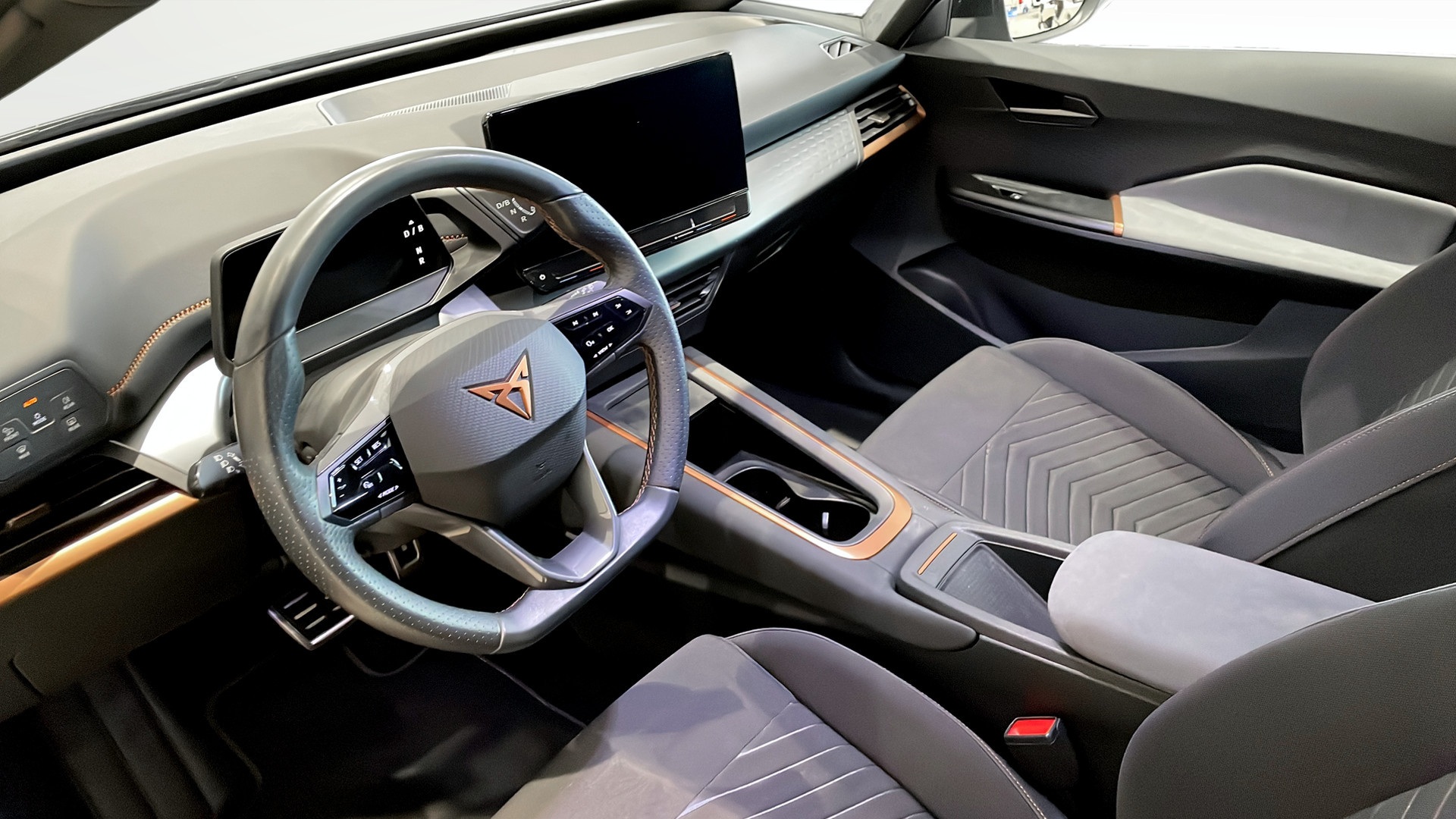 CUPRA Born GKN29H