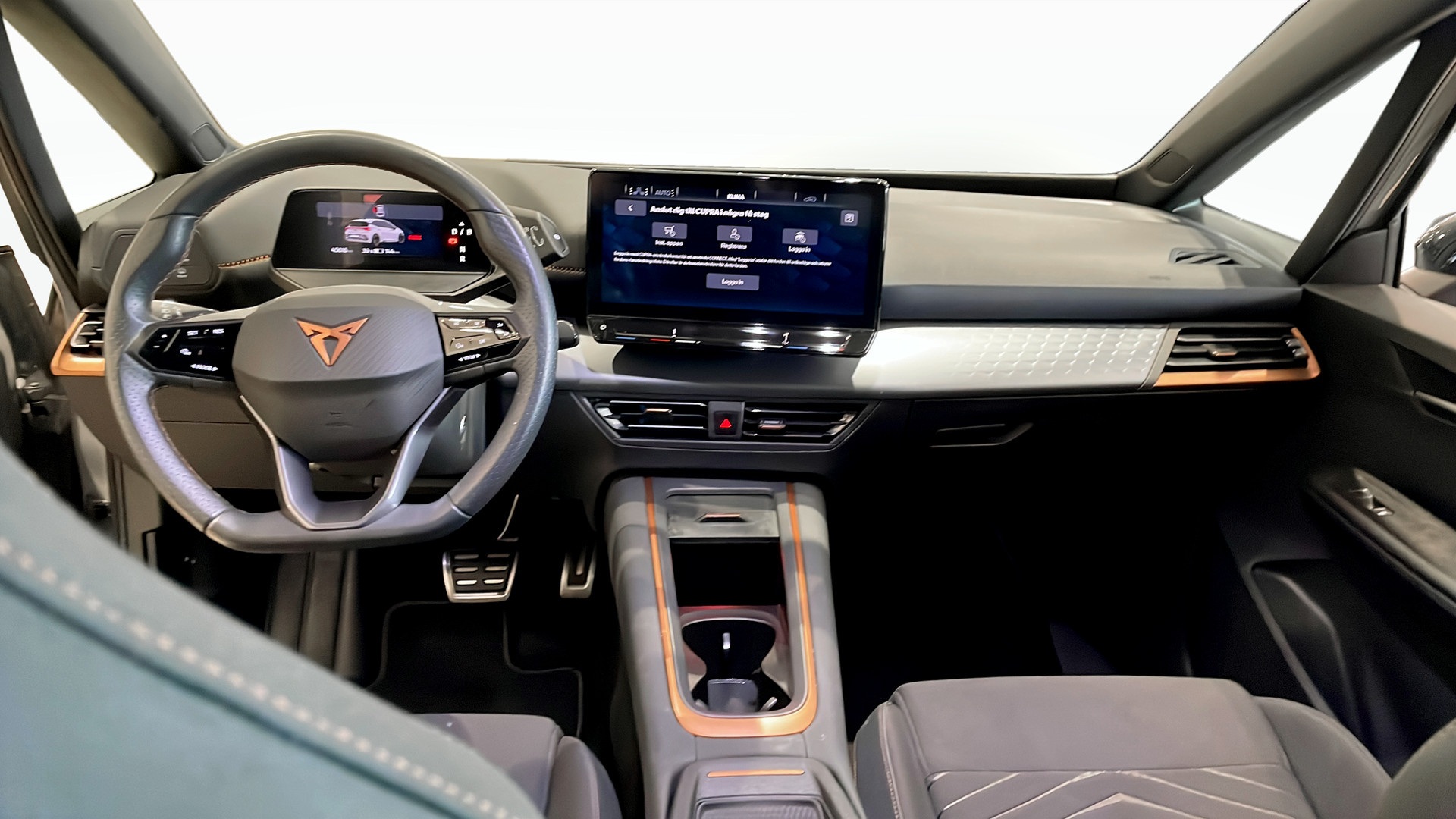 CUPRA Born GKN29H