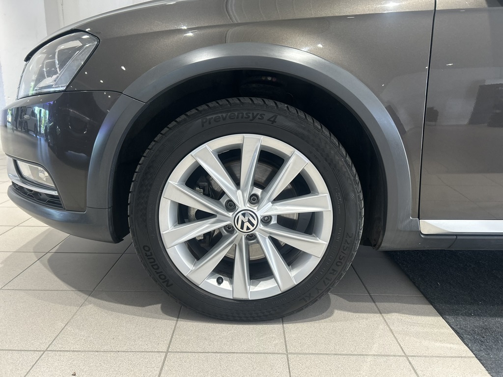 Volkswagen Passat GNE705