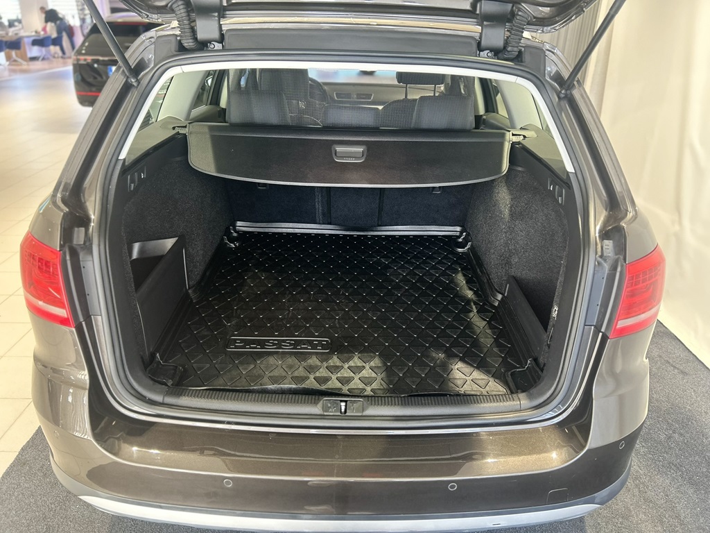 Volkswagen Passat GNE705