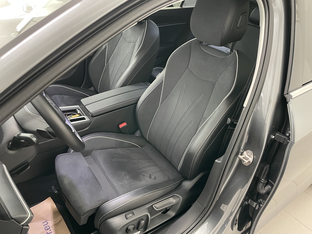 Volkswagen Passat GRA84J