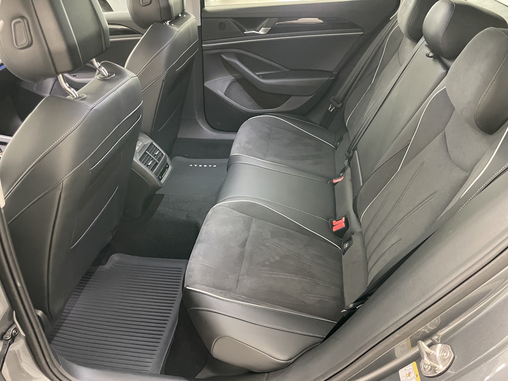 Volkswagen Passat GRA84J