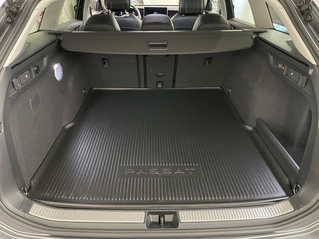 Volkswagen Passat GRA84J