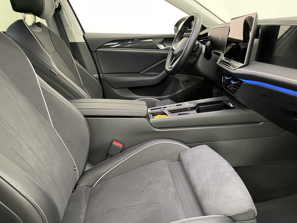 Volkswagen Passat GRA84J
