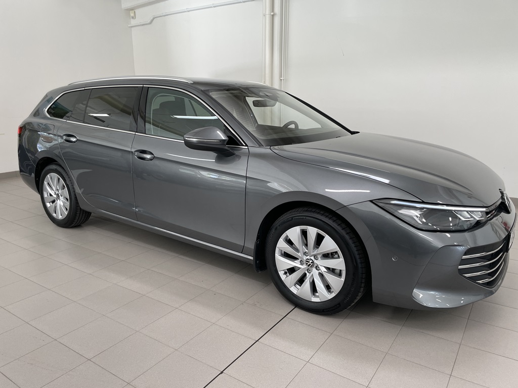Volkswagen Passat GRA84J