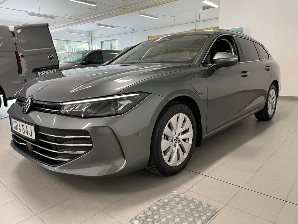 Volkswagen Passat GRA84J