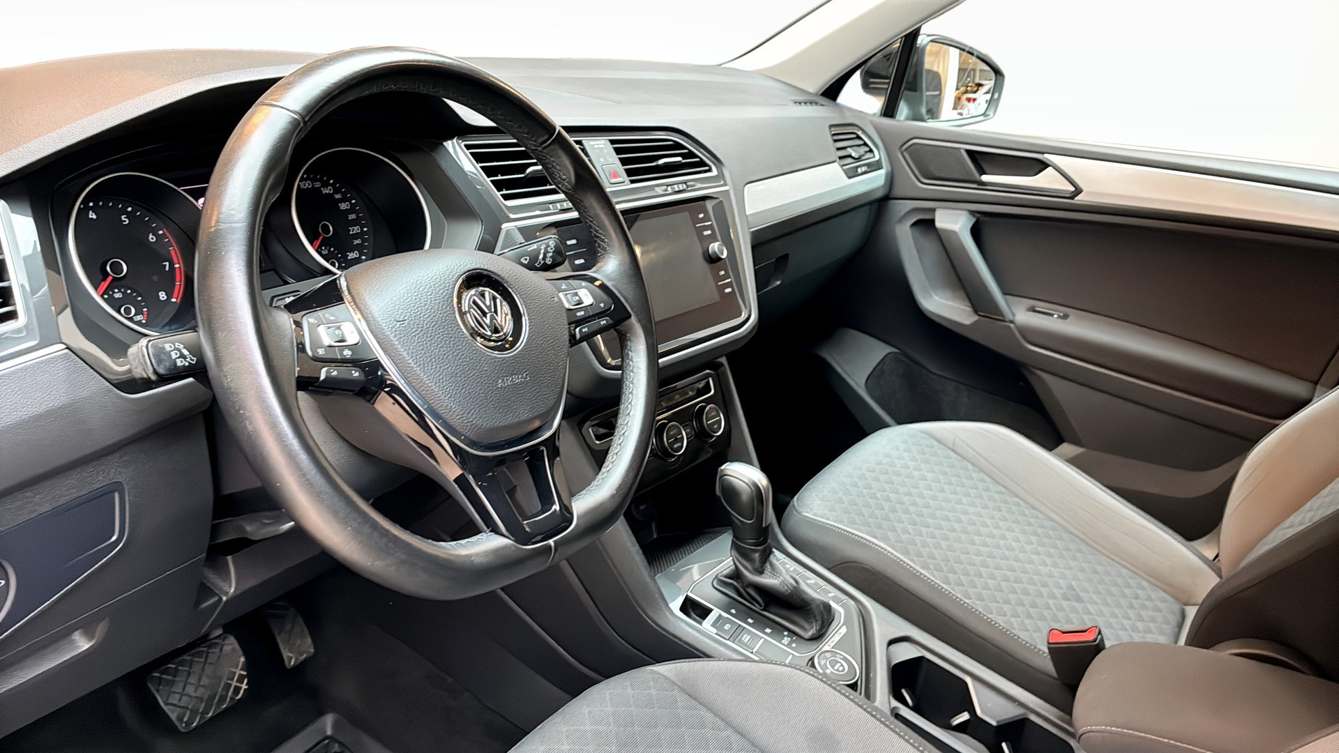 Volkswagen Tiguan GUF66N
