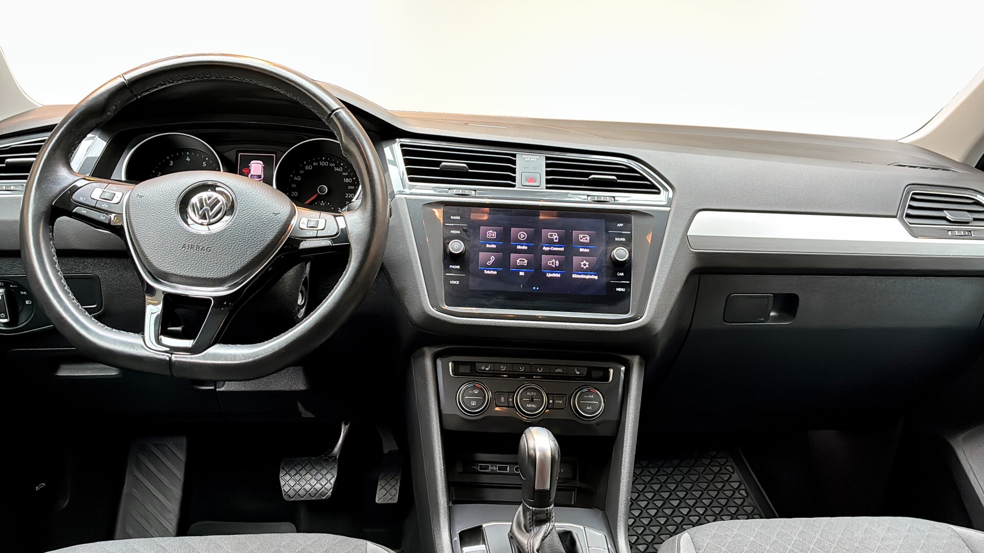 Volkswagen Tiguan GUF66N