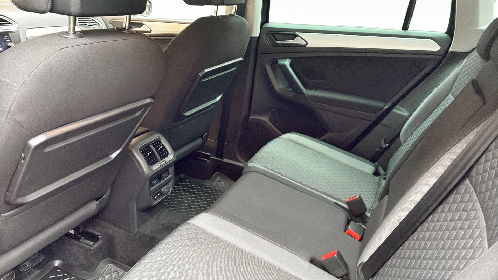 Volkswagen Tiguan GUF66N