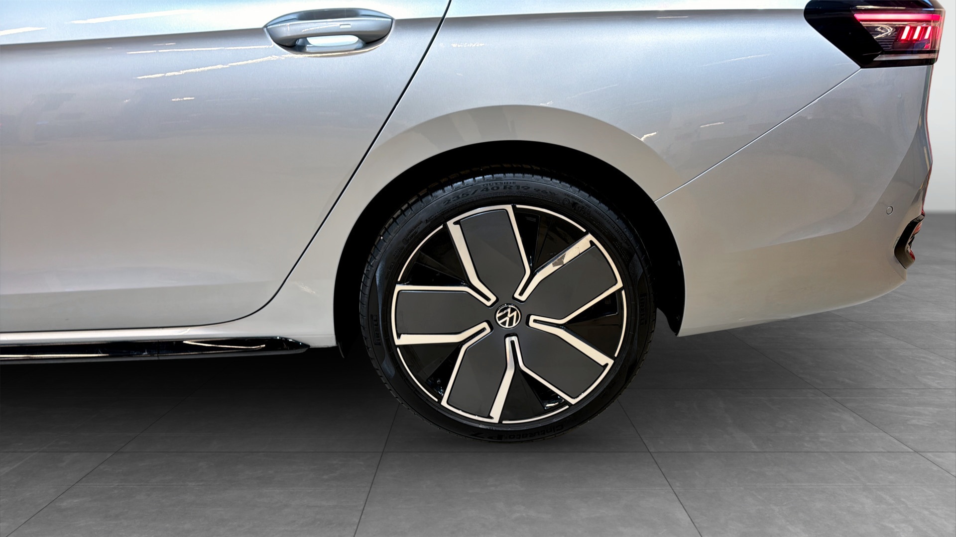 Volkswagen Passat GUG31A