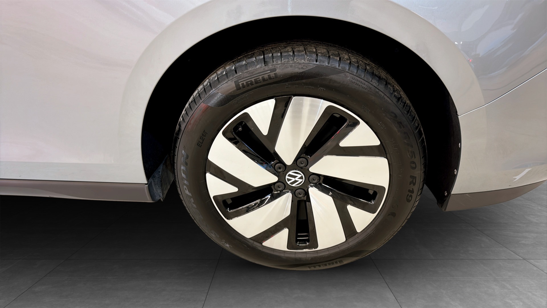 Volkswagen ID. Buzz Cargo GUJ04N