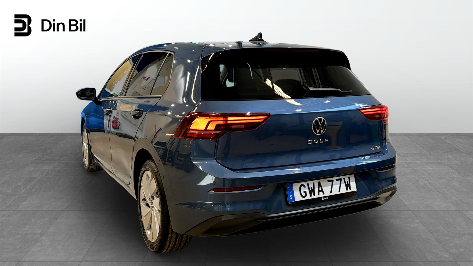 Volkswagen Golf GWA77W