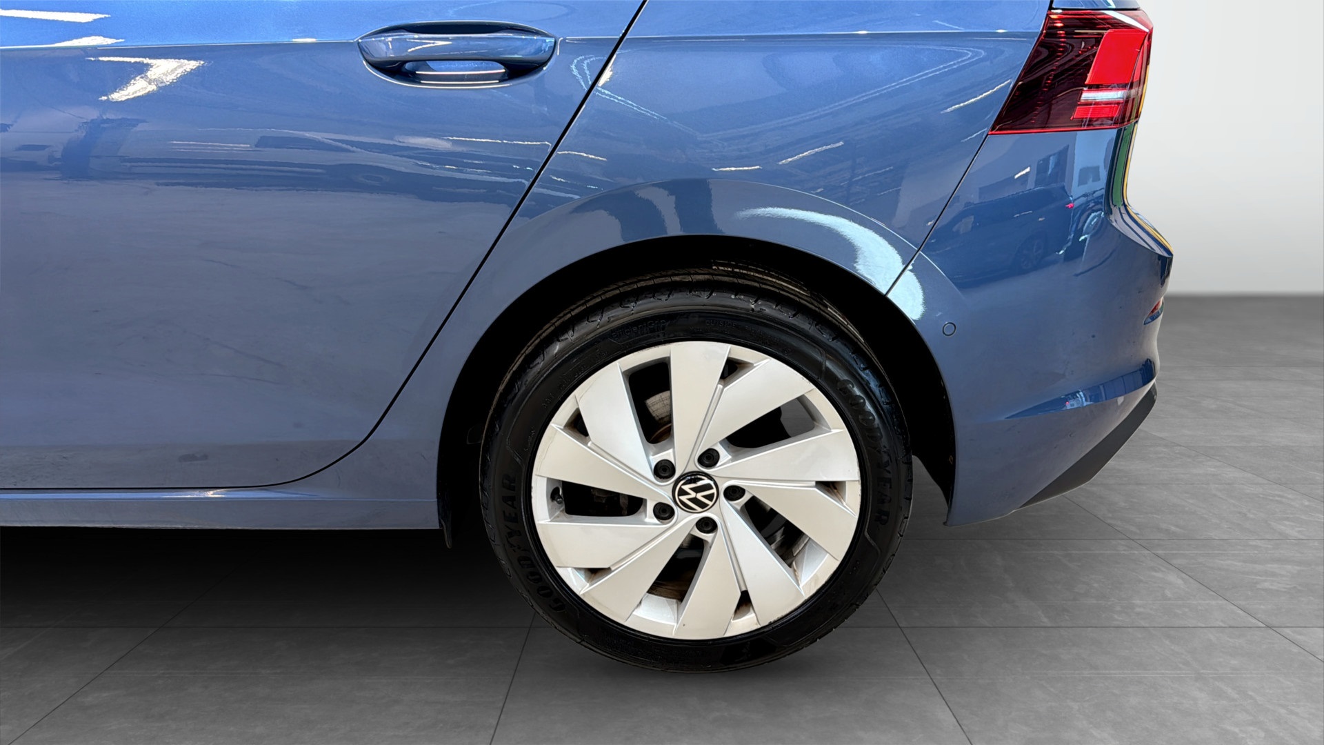 Volkswagen Golf GWA77W