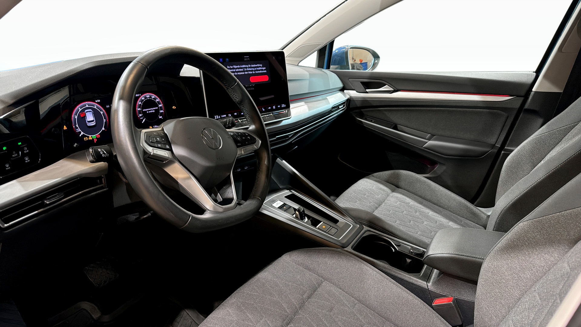 Volkswagen Golf GWA77W
