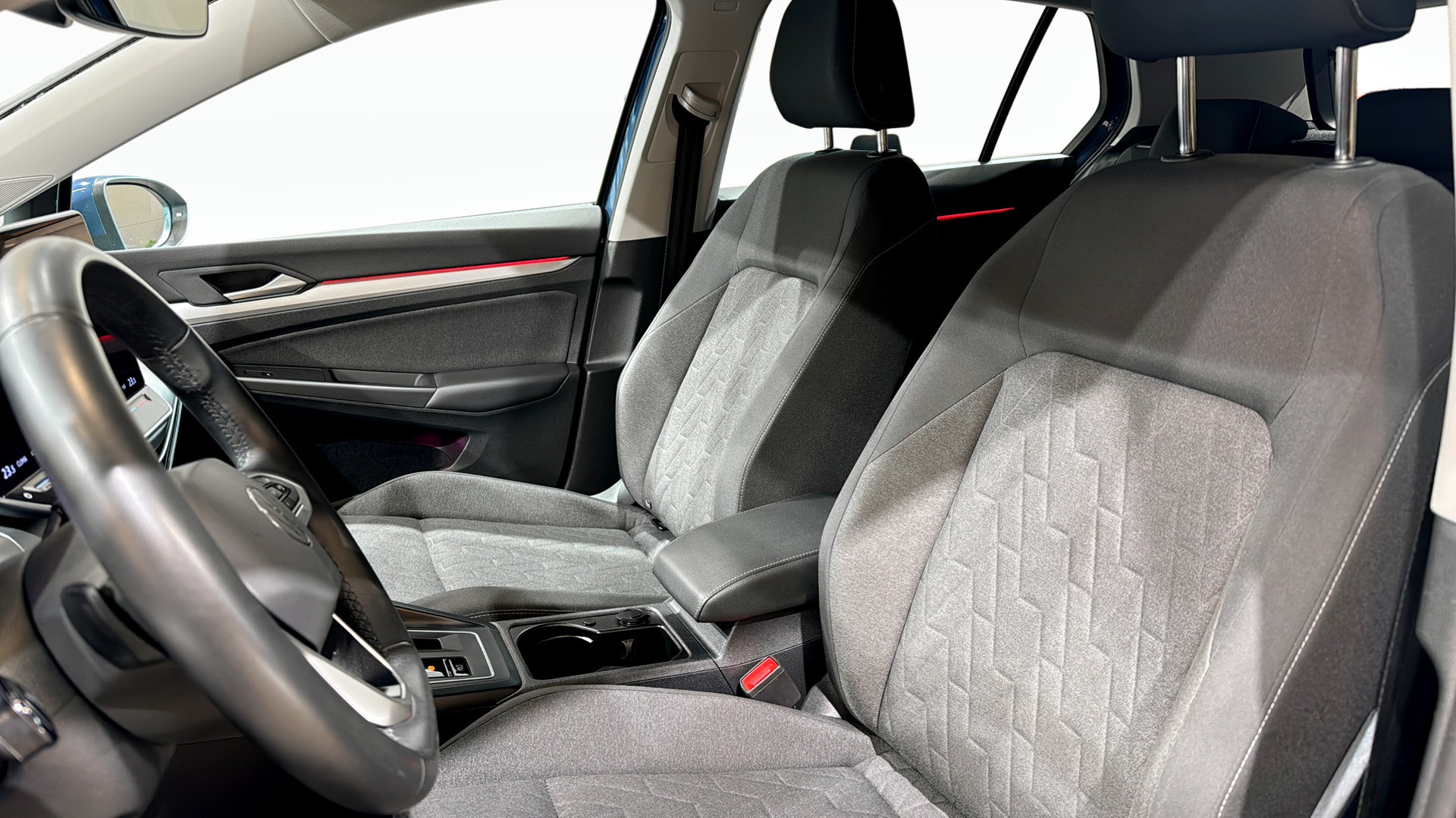 Volkswagen Golf GWA77W