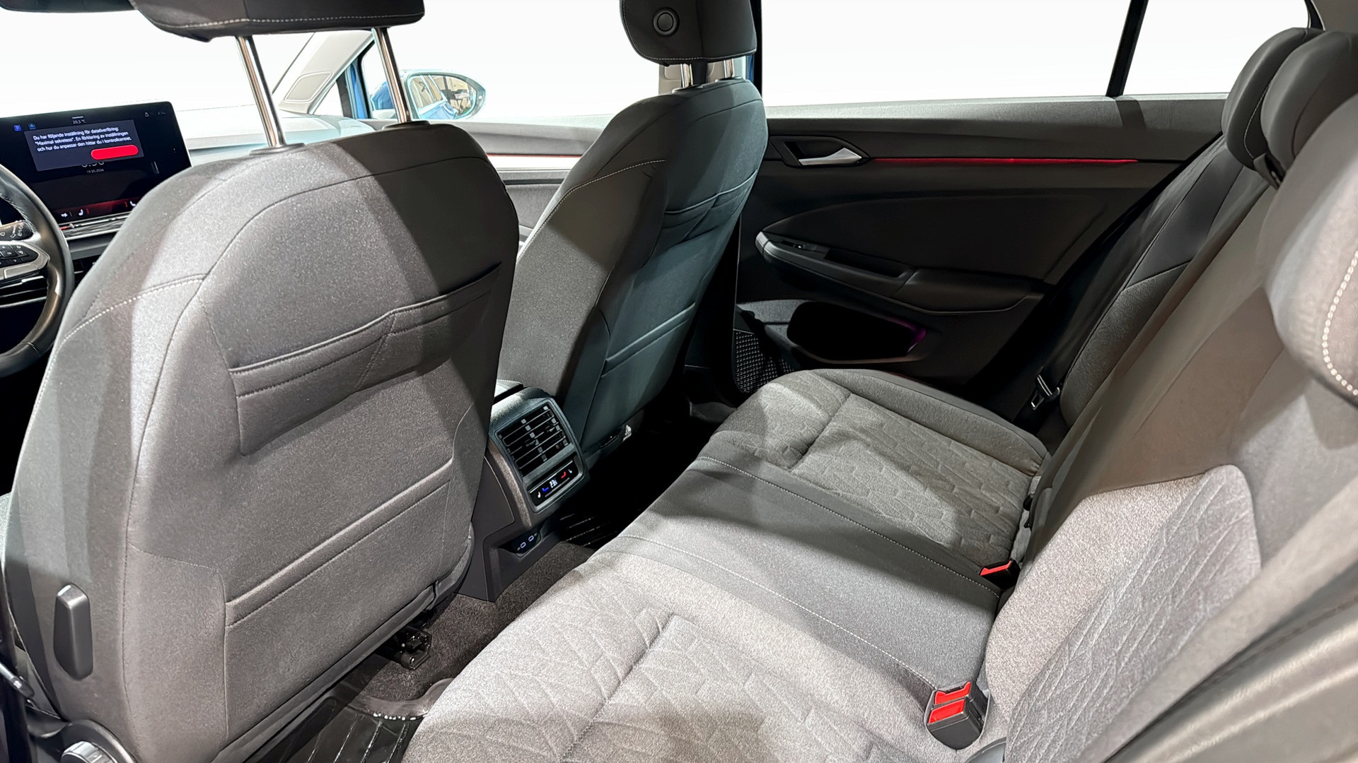 Volkswagen Golf GWA77W