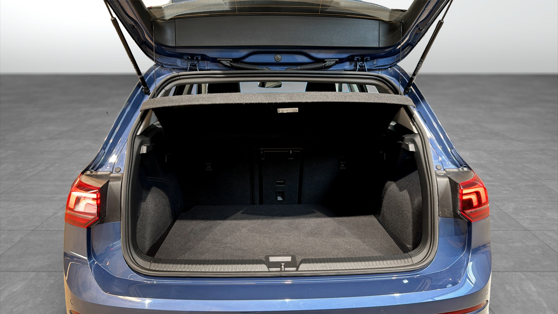 Volkswagen Golf GWA77W
