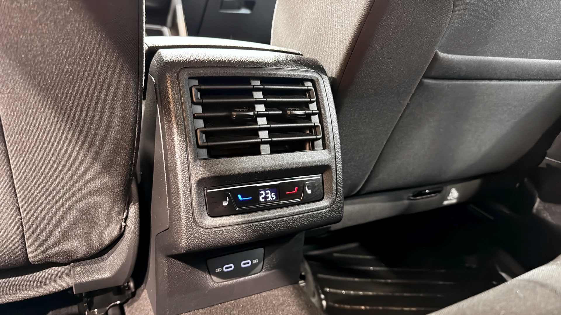Volkswagen Golf GWA77W