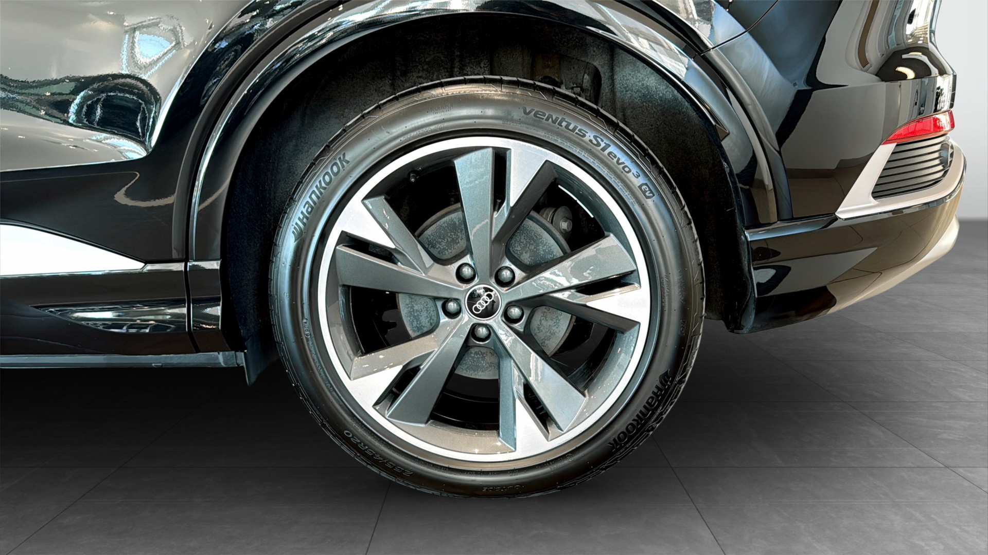 Audi Q4 Sportback e-tron GXJ83U