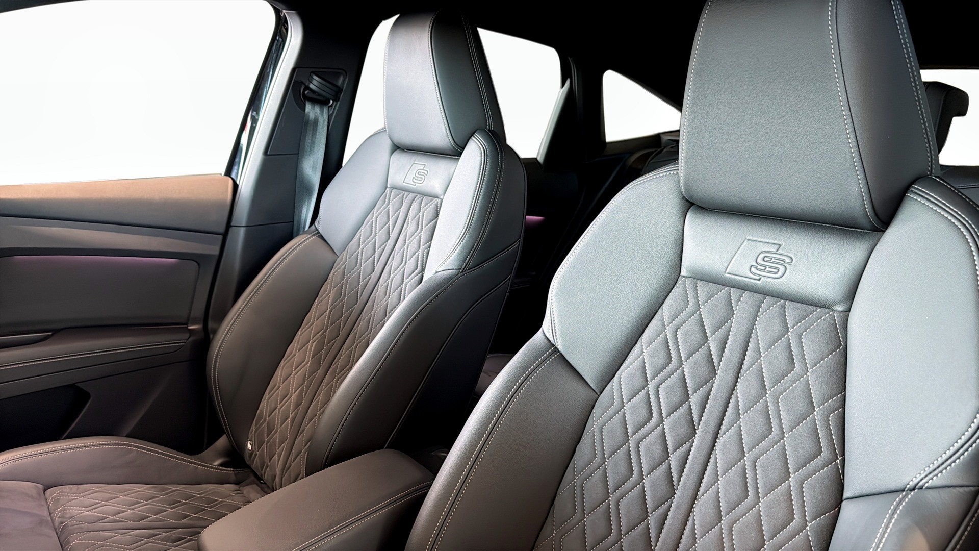 Audi Q4 Sportback e-tron GXJ83U