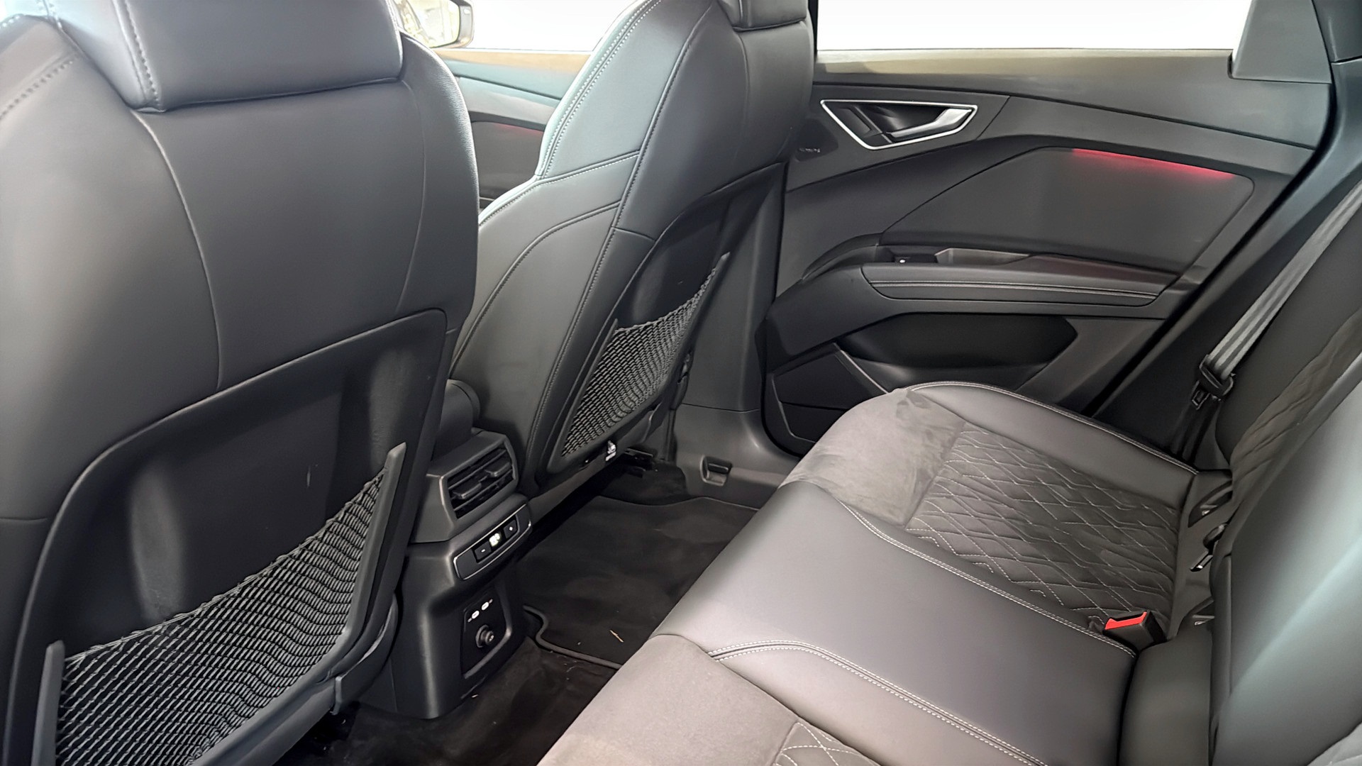 Audi Q4 Sportback e-tron GXJ83U