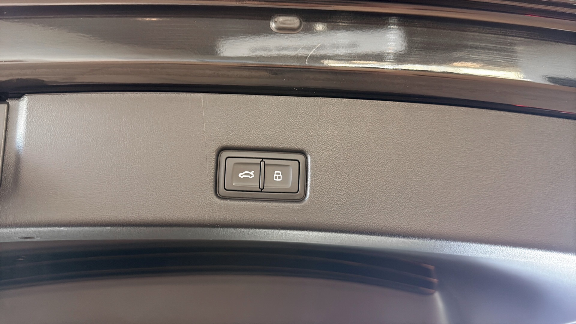 Audi Q4 Sportback e-tron GXJ83U