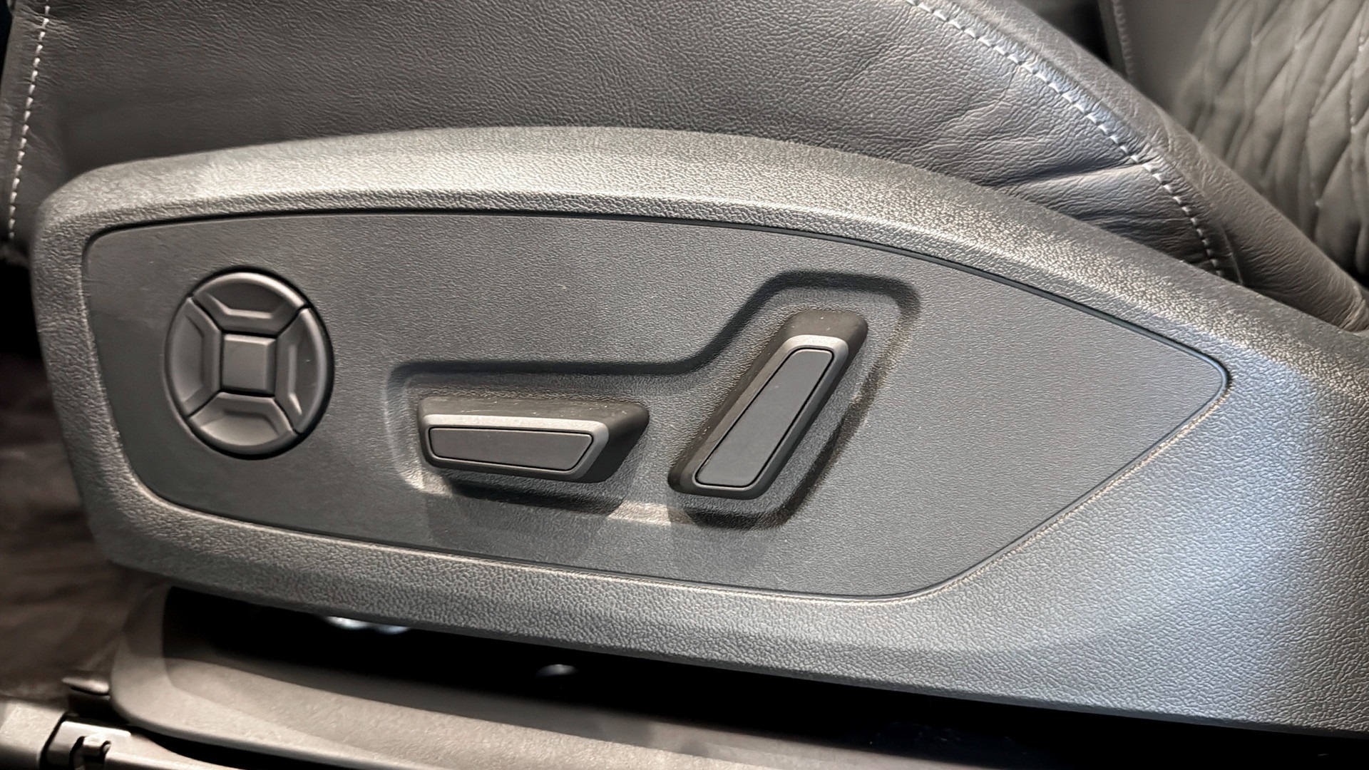 Audi Q4 Sportback e-tron GXJ83U
