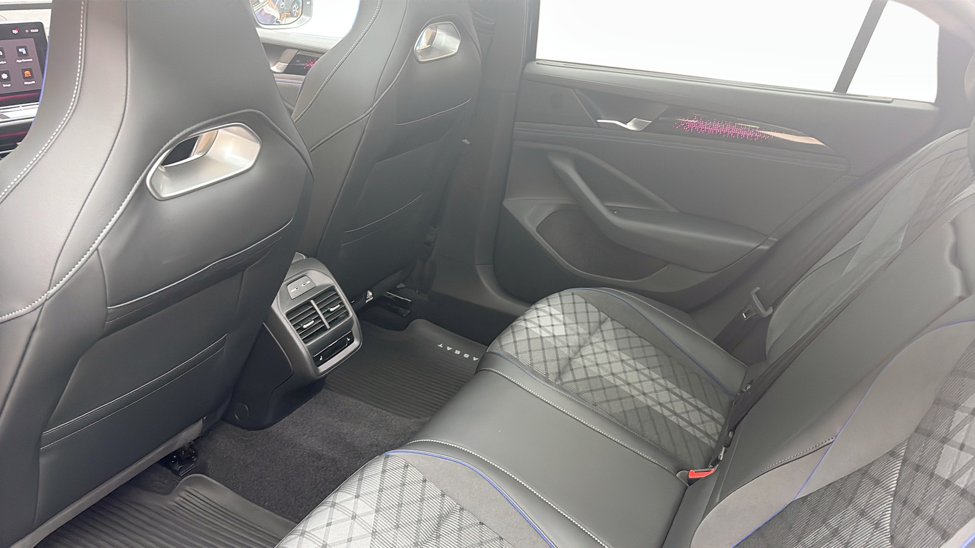 Volkswagen Passat HAF96B