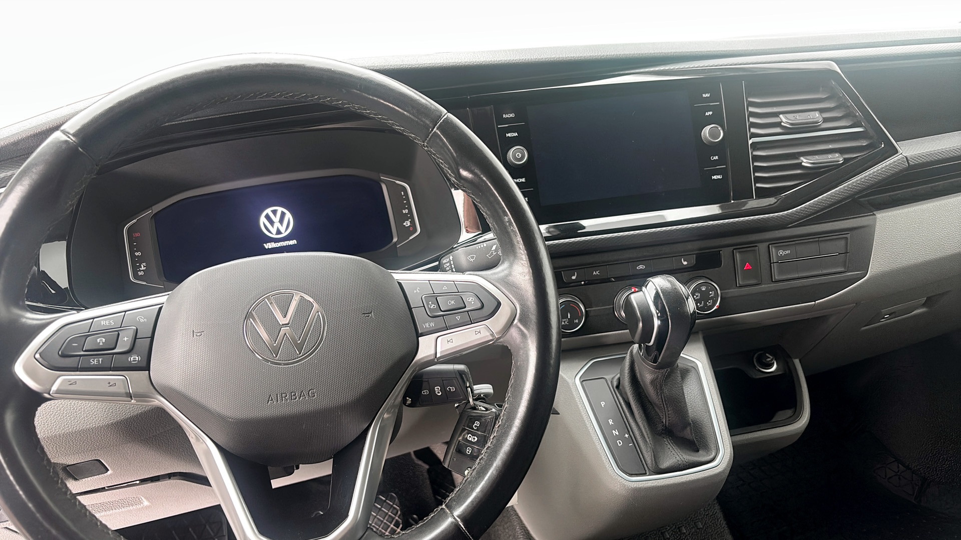 Volkswagen T6.1 Transporter lång hjulbas HBH30G