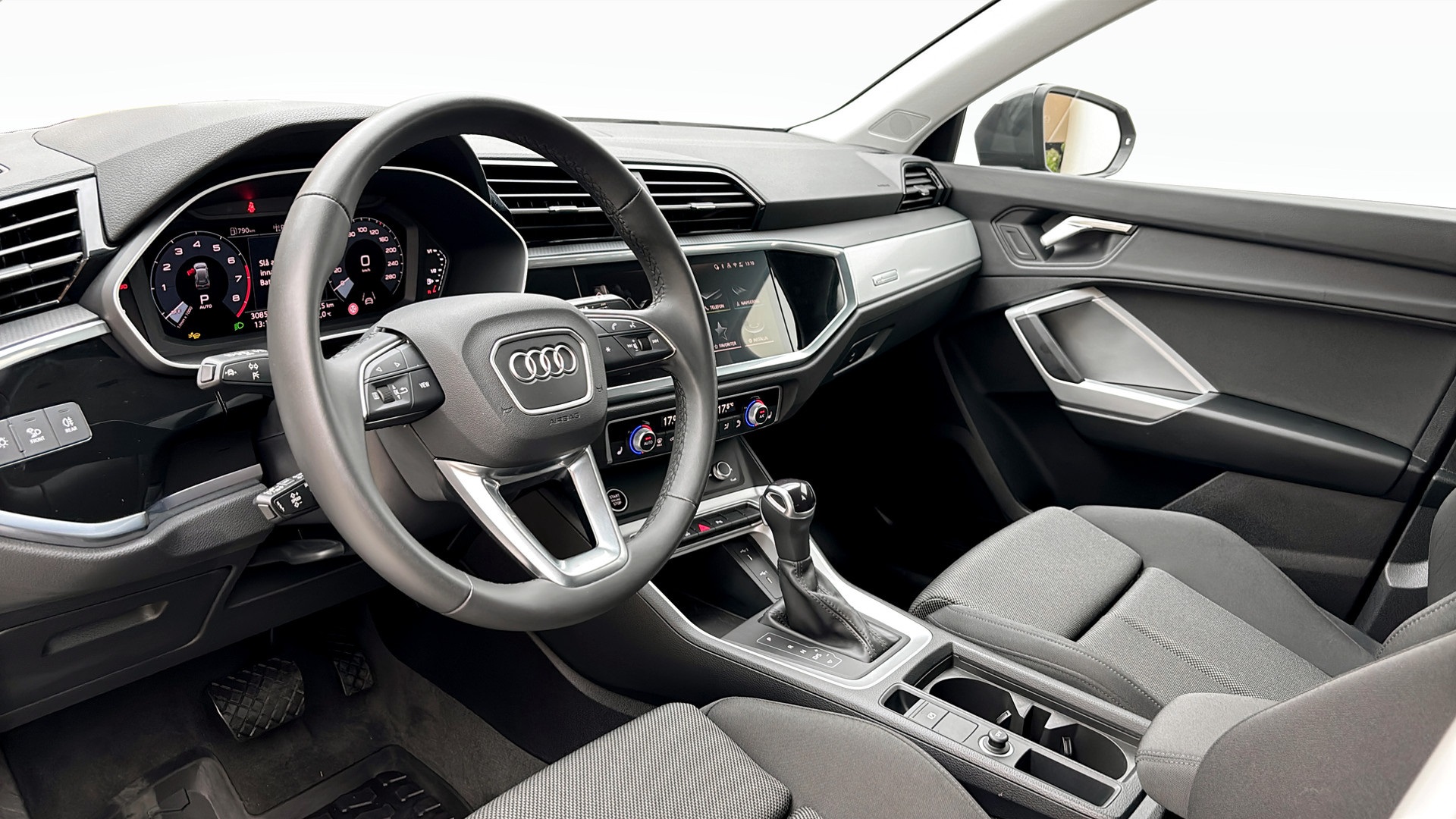 Audi Q3 HCB78W