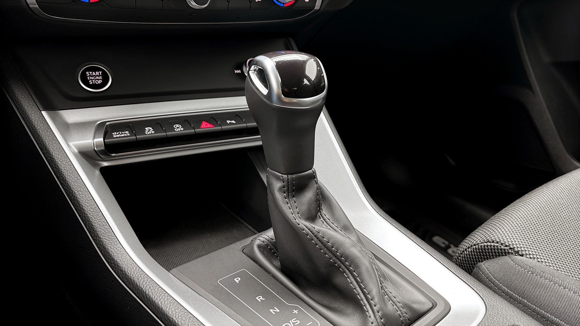 Audi Q3 HCB78W