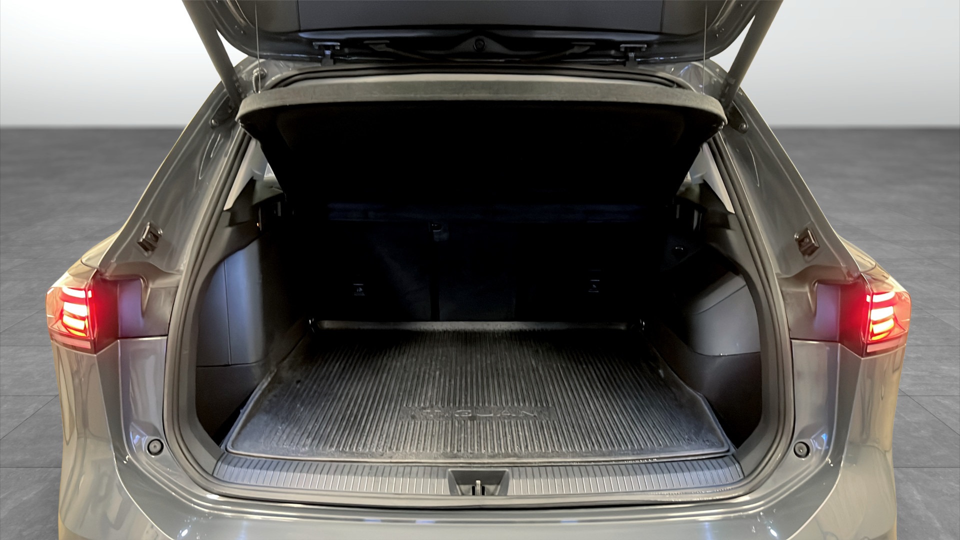 Volkswagen Tiguan HCH32F