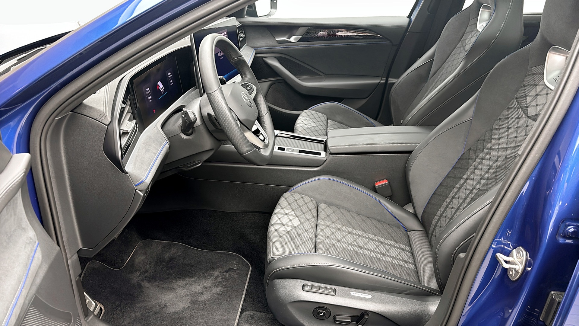 Volkswagen Passat HCY94K