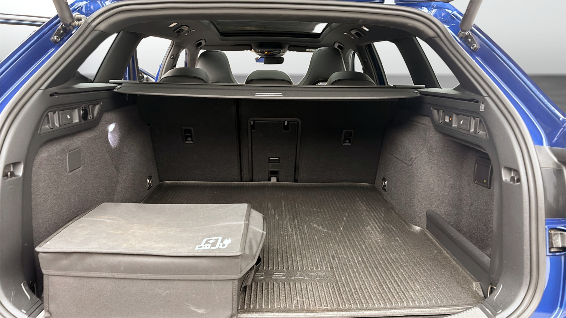 Volkswagen Passat HCY94K