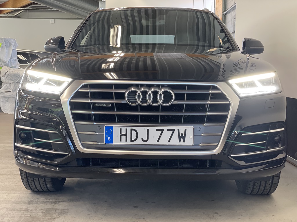 Audi Q5 HDJ77W